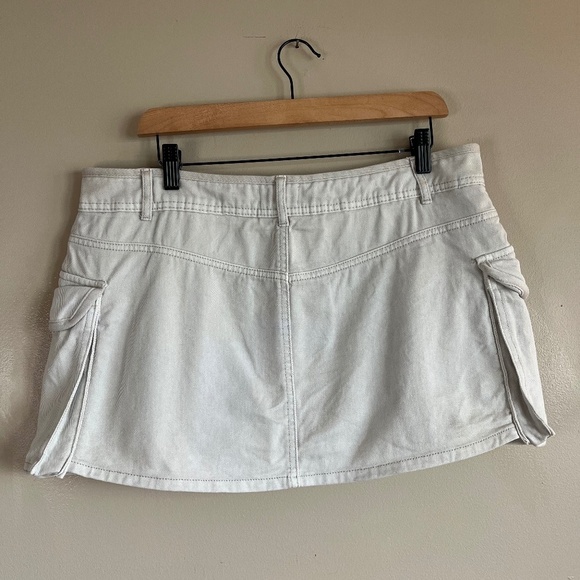 Mid-Rise Mini Cargo Skort (size large) - Picture 5 of 6